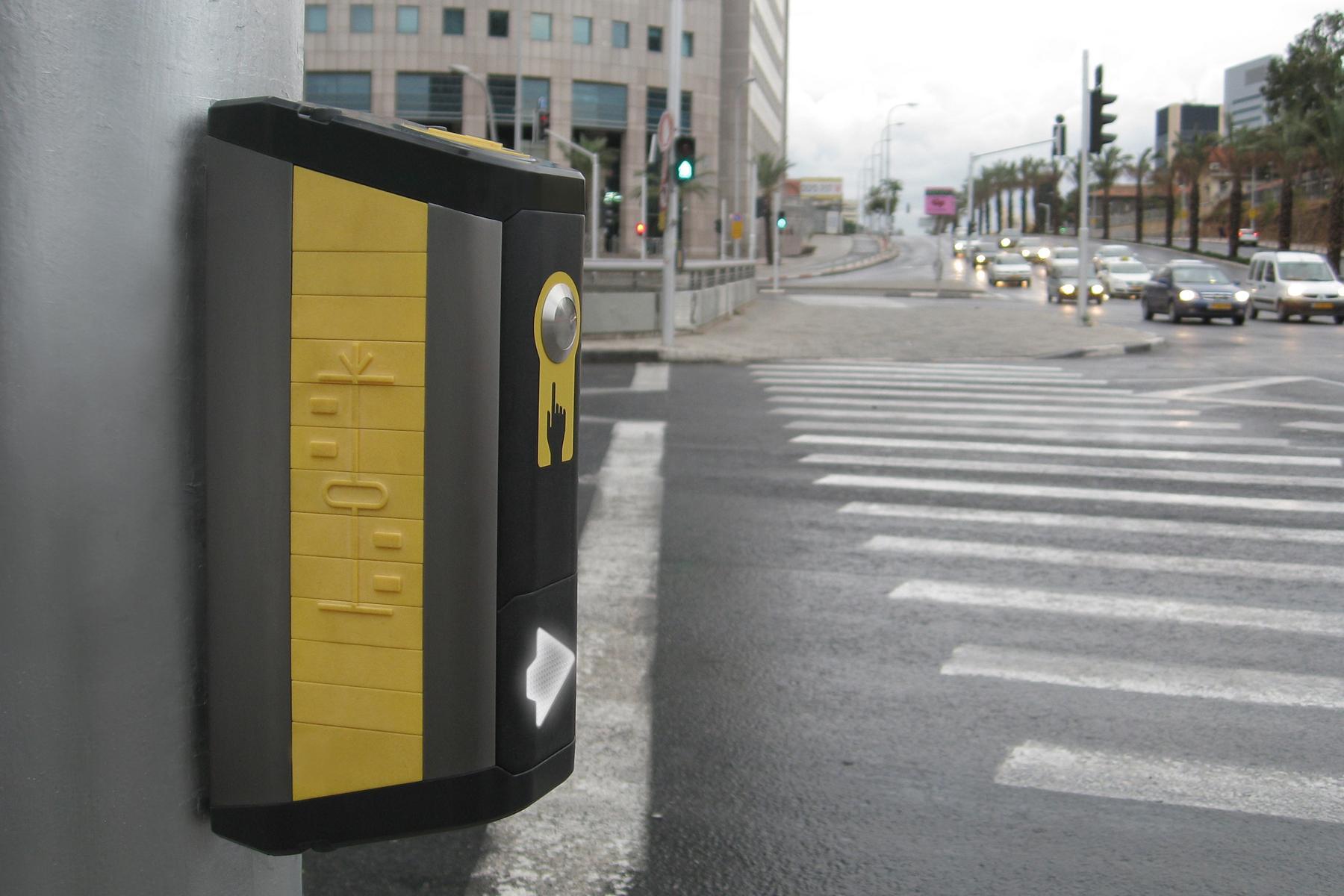 STREET CROSSING DEVICE FOR THE VISION IMPAIRED 2